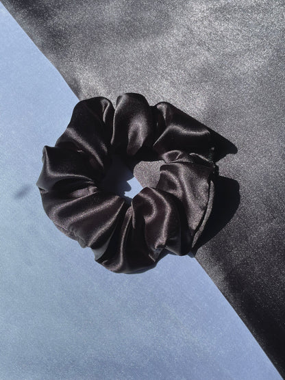 Black Scrunchie (Regular)