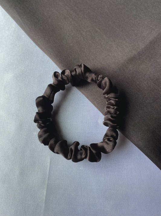 Black Scrunchie (Skinny)