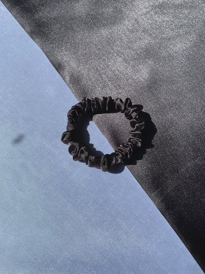 Black Scrunchie (Skinny)